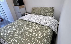 Enjoy The Comfort At Self-Contained Studio With Free Parking - Near Luton Airport