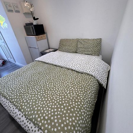 Enjoy The Comfort At Self-Contained Studio With Free Parking - Near Luton Airport Apartment Exterior photo