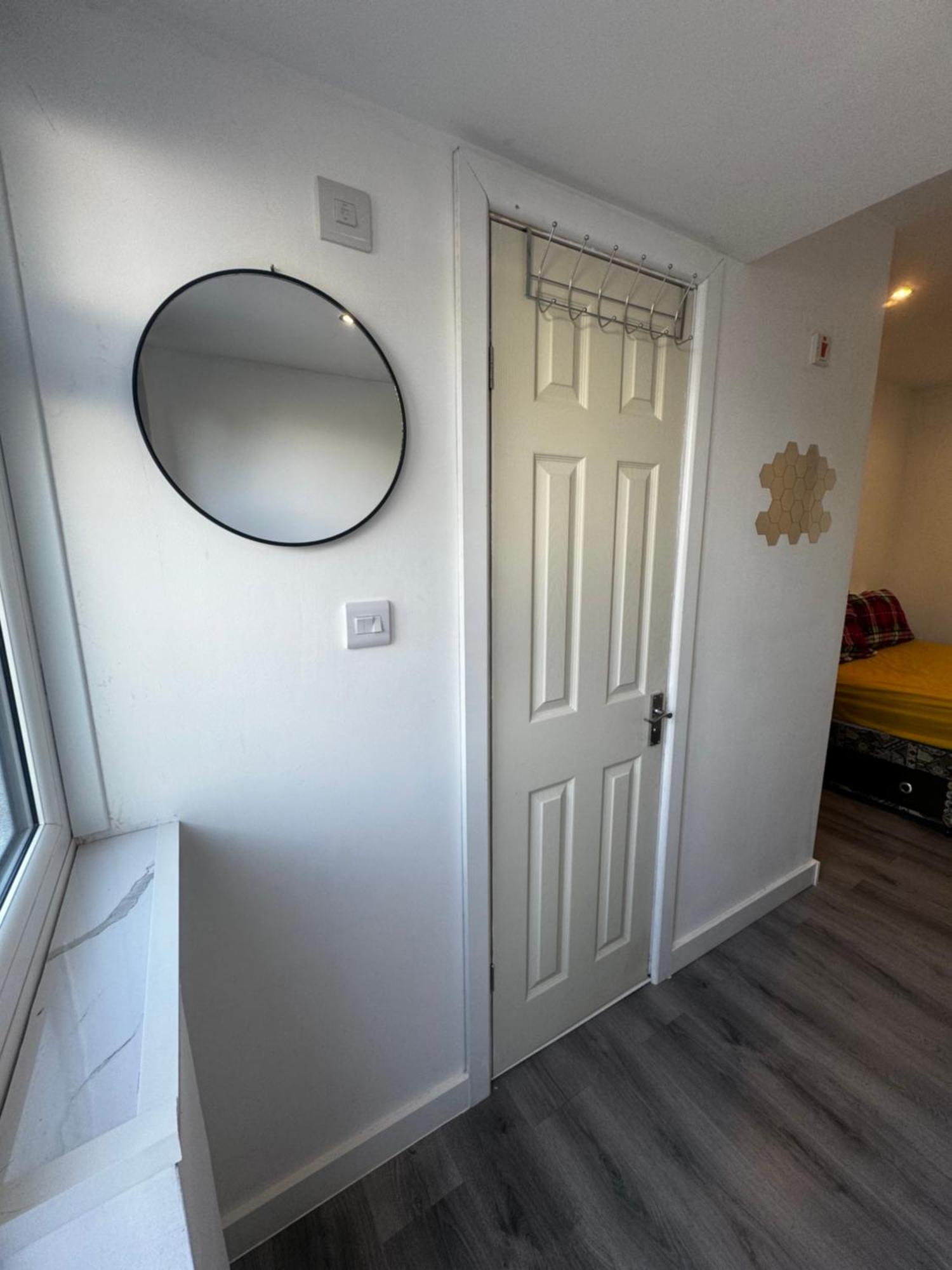 Enjoy The Comfort At Self-Contained Studio With Free Parking - Near Luton Airport Apartment Exterior photo